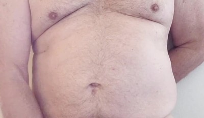 Old masturbator straight up stroking