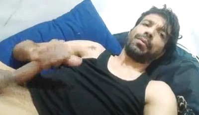 I am Majid. I love the fleshy dicks of adult men with swollen veins full of water