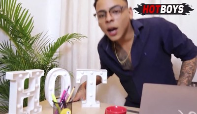 Gifted guy fucking the young guy&excl;