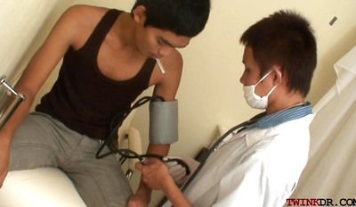 Twink Asian pissing and getting nailed by doctor after exam