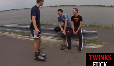 Amateur twink dickblowing in trio until mouth spermed